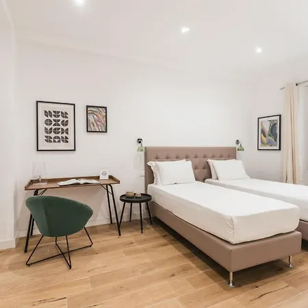 The Rent - Spacious Three-bedroom In Prati Area