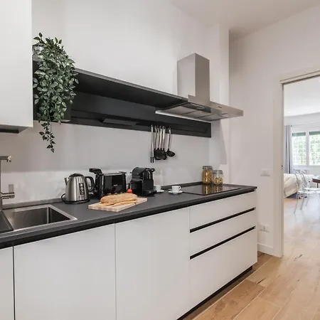 The Rent - Spacious Three-bedroom In Prati Area Apartmán