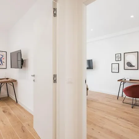 The Rent - Spacious Three-bedroom In Prati Area *