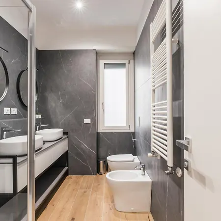 The Rent - Spacious Three-bedroom In Prati Area * Ρώμη