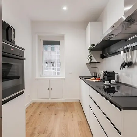 The Rent - Spacious Three-bedroom In Prati Area